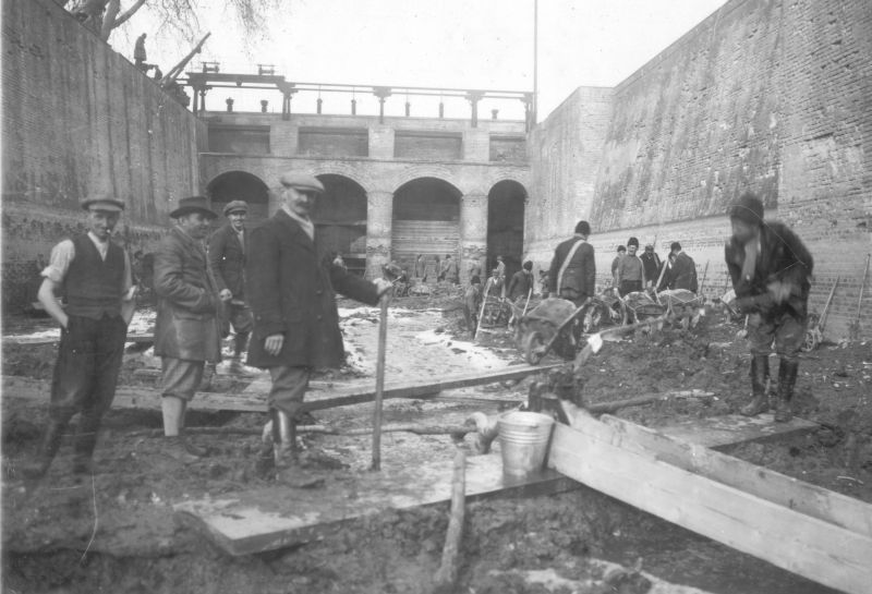 A kép tartalma: A zsilip első felújítása